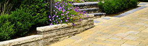 Landscape retaining wall